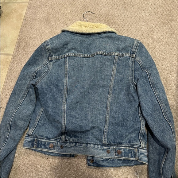 Levis Jean Jacket with Sherpa Interior - Picture 7 of 7